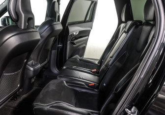 Подержанный автомобиль Volvo XC90 2017 года (12 фото)