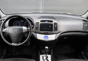 Подержанный автомобиль Hyundai Elantra Sedan 2010 года (10 фото)