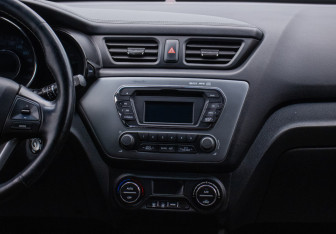 Подержанный автомобиль Kia Rio Hatchback 2013 года (14 фото)
