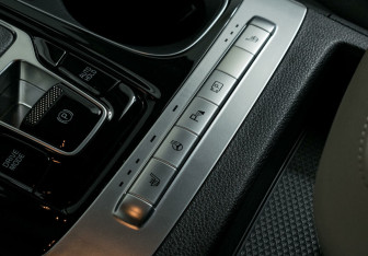 Подержанный автомобиль Kia Carnival 2022 года (19 фото)