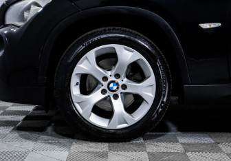 Подержанный автомобиль BMW X1 2010 года (10 фото)