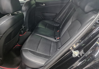 Подержанный автомобиль Kia Stinger 2018 года (18 фото)