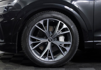 Подержанный автомобиль Audi Q8 2022 года (34 фото)