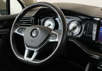 Подержанный автомобиль Volkswagen Touareg 2018 года (9 фото)