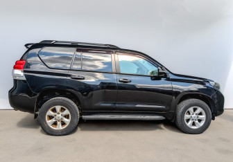 Подержанный автомобиль Toyota Land Cruiser Prado 2010 года (4 фото)
