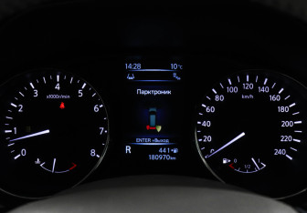 Подержанный автомобиль Nissan X-Trail 2016 года (7 фото)