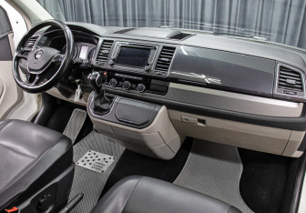 Подержанный автомобиль Volkswagen Caravelle 2019 года (11 фото)