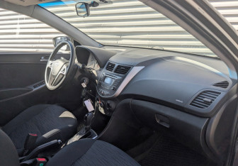Подержанный автомобиль Hyundai Solaris Hatchback 2014 года (11 фото)