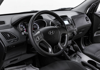 Подержанный автомобиль Hyundai ix35 2015 года (10 фото)