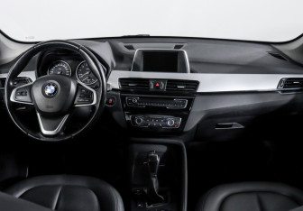 Подержанный автомобиль BMW X1 2016 года (12 фото)
