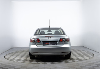 Подержанный автомобиль Mazda 6 Liftback 2006 года (6 фото)