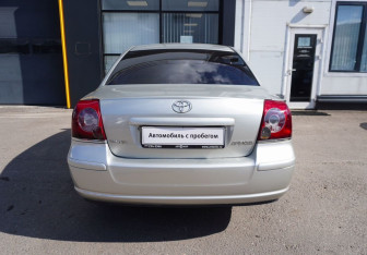 Подержанный автомобиль Toyota Avensis Liftback 2007 года (6 фото)