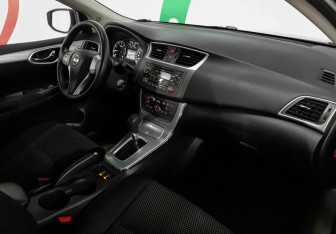 Подержанный автомобиль Nissan Sentra Sedan 2015 года (7 фото)
