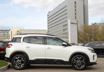 Подержанный автомобиль Citroen C5 Aircross 2022 года (3 фото)