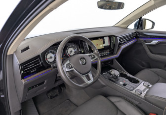 Подержанный автомобиль Volkswagen Touareg 2018 года (16 фото)