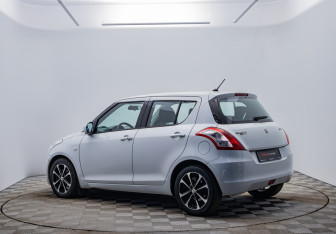 Подержанный автомобиль Suzuki Swift Hatchback 2011 года (7 фото)