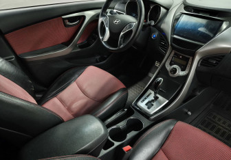 Подержанный автомобиль Hyundai Elantra Sedan 2011 года (11 фото)