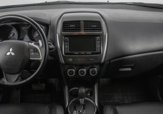 Подержанный автомобиль Mitsubishi ASX 2012 года (14 фото)