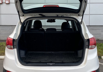 Подержанный автомобиль Hyundai ix35 2012 года (10 фото)