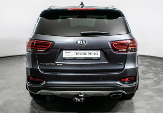 Подержанный автомобиль Kia Sorento 2017 года (6 фото)