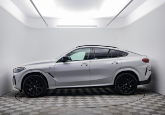 Подержанный автомобиль BMW X6 2021 года (8 фото)