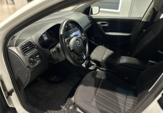 Подержанный автомобиль Volkswagen Polo Sedan 2018 года (7 фото)