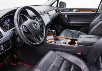 Подержанный автомобиль Volkswagen Touareg 2013 года (10 фото)