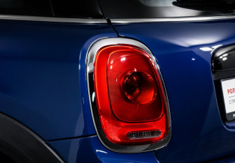 Подержанный автомобиль MINI Hatch 2017 года (18 фото)