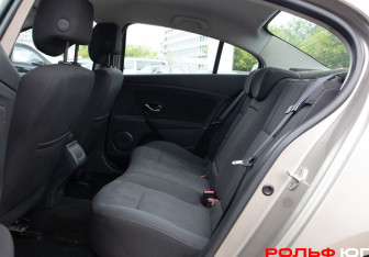 Подержанный автомобиль Renault Fluence 2012 года (8 фото)