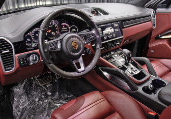 Подержанный автомобиль Porsche Cayenne 2018 года (16 фото)