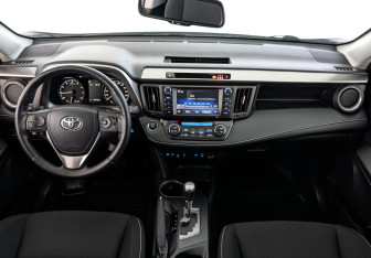 Подержанный автомобиль Toyota RAV4 2019 года (14 фото)