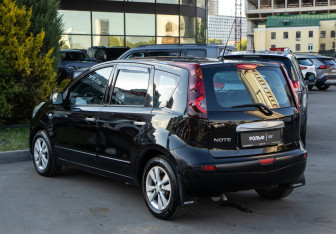 Подержанный автомобиль Nissan Note 2010 года (5 фото)