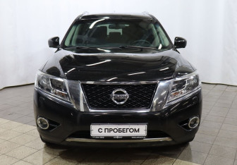 Подержанный автомобиль Nissan Pathfinder 2014 года (2 фото)