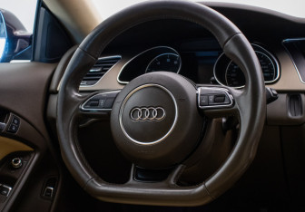 Подержанный автомобиль Audi A5 Coupe 2014 года (15 фото)