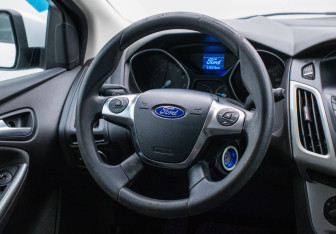 Подержанный автомобиль Ford Focus Hatchback 2011 года (15 фото)