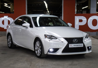 Подержанный автомобиль Lexus IS Sedan 2014 года (3 фото)