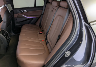 Подержанный автомобиль BMW X5 2022 года (12 фото)