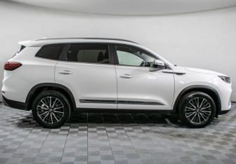 Подержанный автомобиль Chery Tiggo 8 Pro 2023 года (4 фото)
