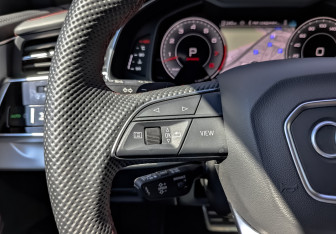 Подержанный автомобиль Audi Q8 2024 года (25 фото)