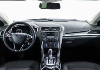 Подержанный автомобиль Ford Mondeo Sedan 2015 года (8 фото)