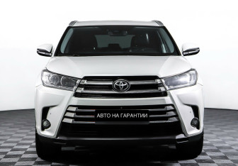 Подержанный автомобиль Toyota Highlander 2019 года (2 фото)