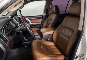 Подержанный автомобиль Toyota Land Cruiser Suv 2014 года (15 фото)