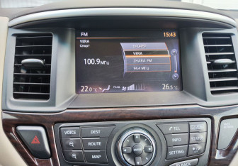 Подержанный автомобиль Nissan Pathfinder 2015 года (20 фото)