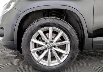 Подержанный автомобиль Volkswagen Tiguan 2015 года (18 фото)