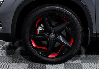 Подержанный автомобиль Omoda C5 2023 года (15 фото)