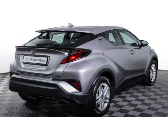 Подержанный автомобиль Toyota C-HR 2019 года (5 фото)