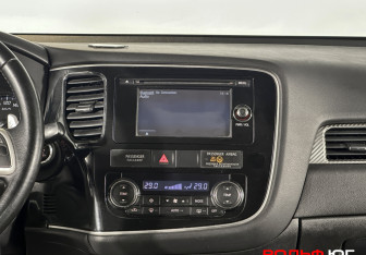 Подержанный автомобиль Mitsubishi Outlander 2012 года (14 фото)