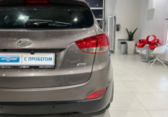 Подержанный автомобиль Hyundai ix35 2013 года (9 фото)