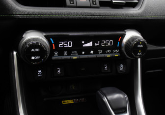 Подержанный автомобиль Toyota RAV4 2024 года (22 фото)