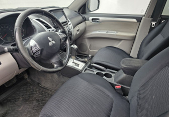 Подержанный автомобиль Mitsubishi Pajero Sport 2014 года (9 фото)